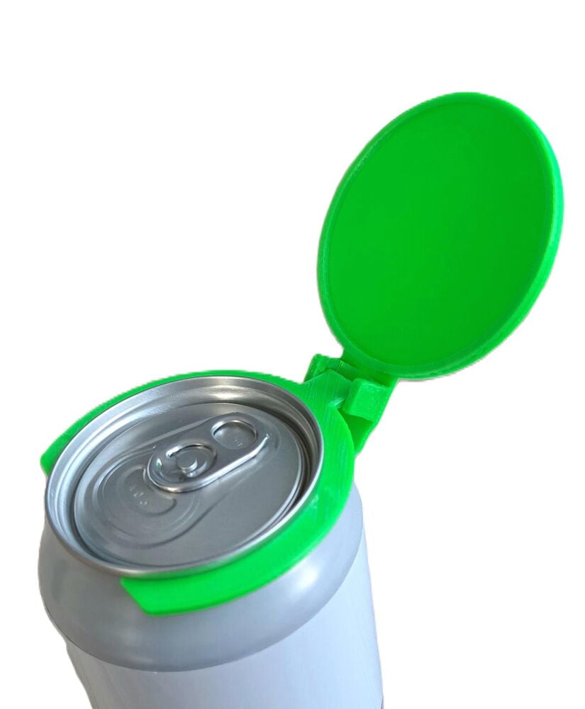 Avoinna oleva vihreä tölkin kansi alumiinitölkissä.