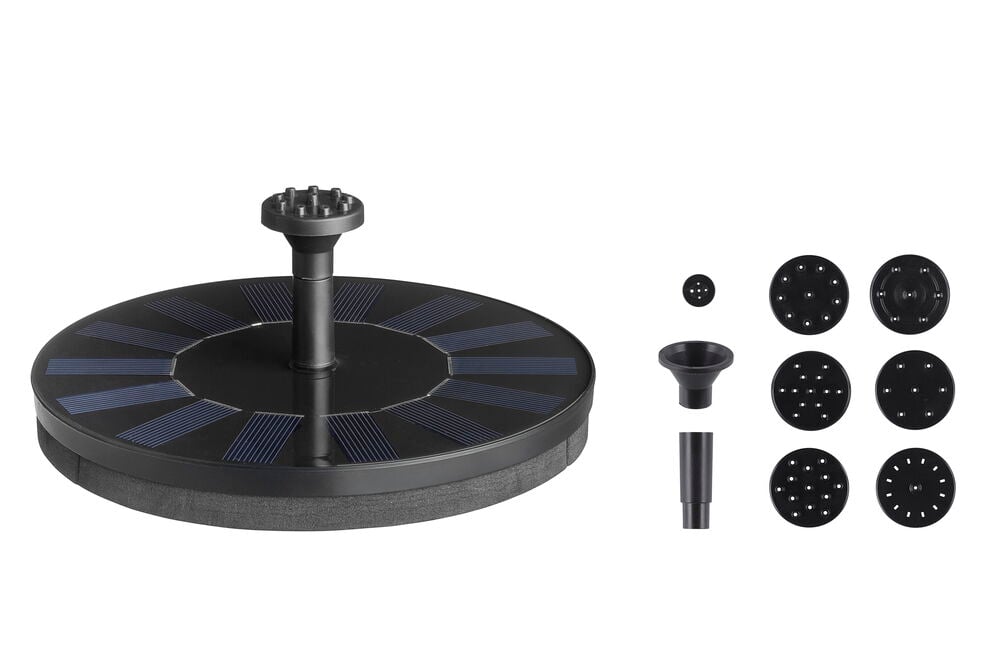 Suihkulähde aurinkokennolla Tarmo, pyöreä musta kelluva levy sinisillä aurinkopaneeleilla ja erilaisilla suuttimilla.