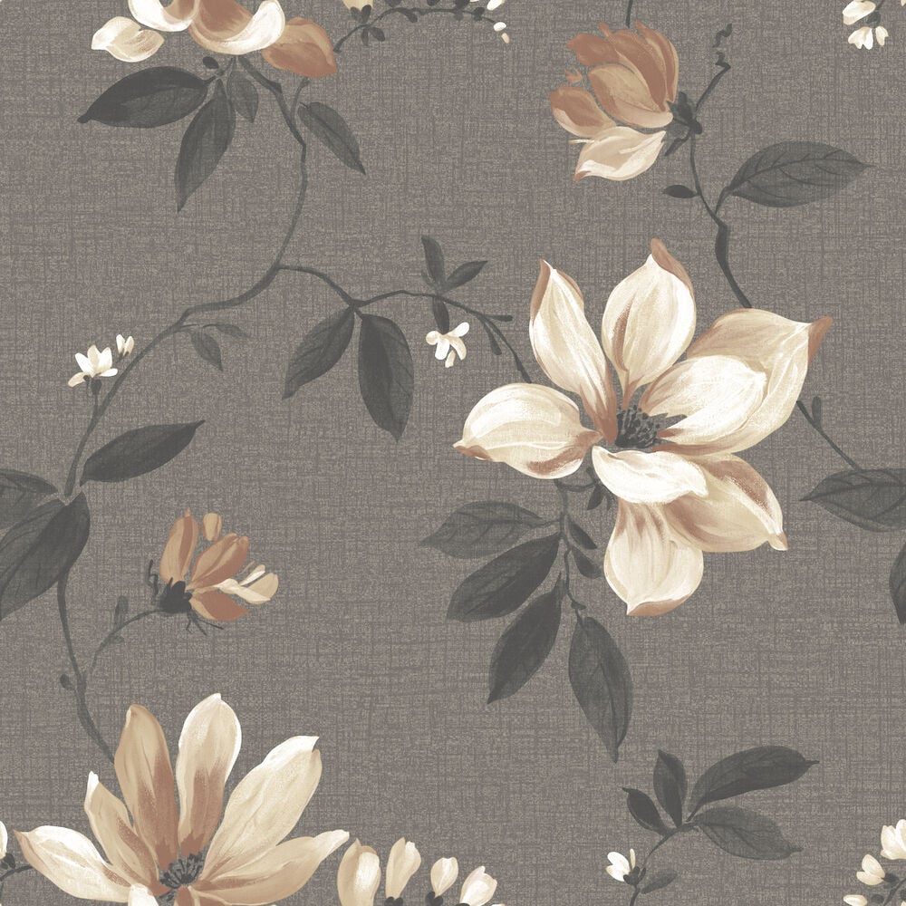 Brun tapet med stora blommor och gröna blad.