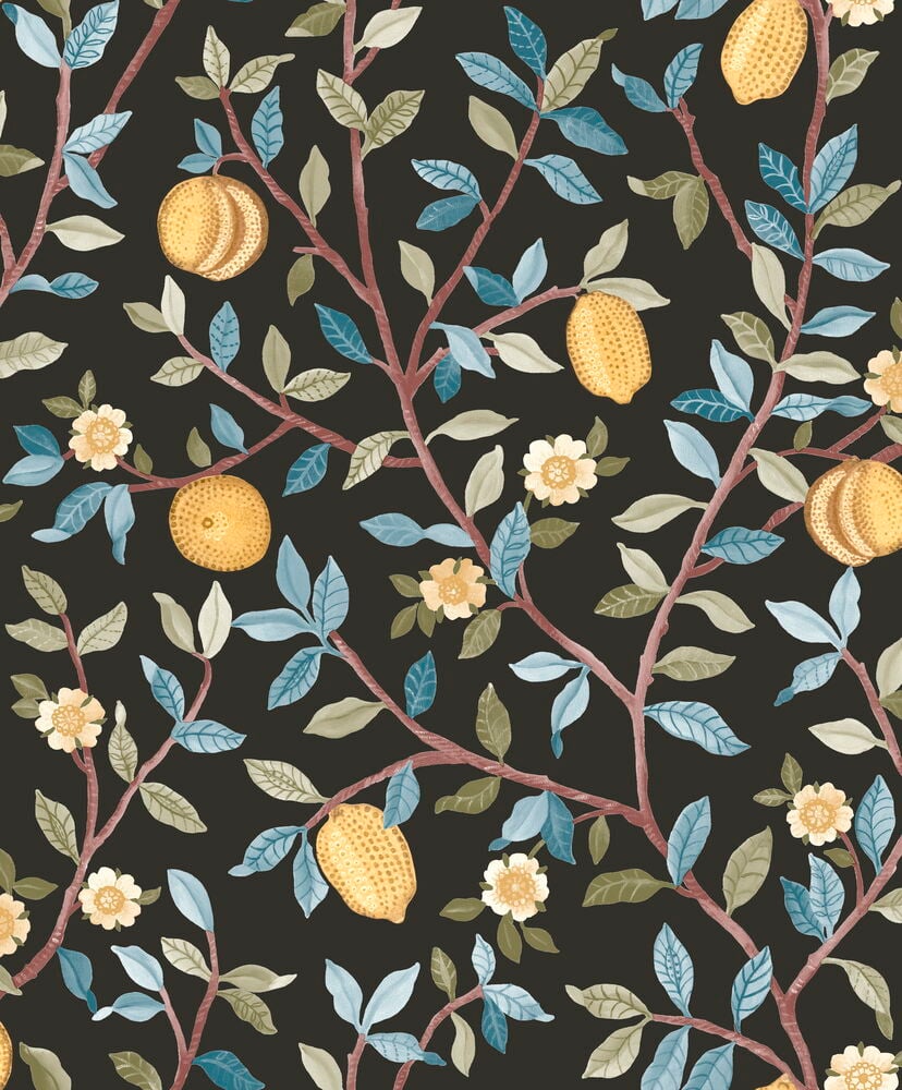 Tummansininen tapetti, jossa on sitruunoita ja vihreitä lehtiä.