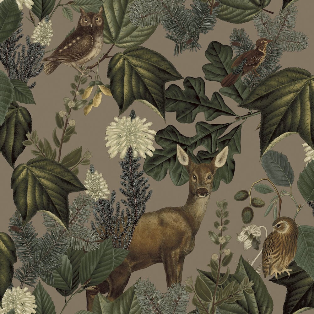 Tapet med hjort, ugglor och gröna blad.