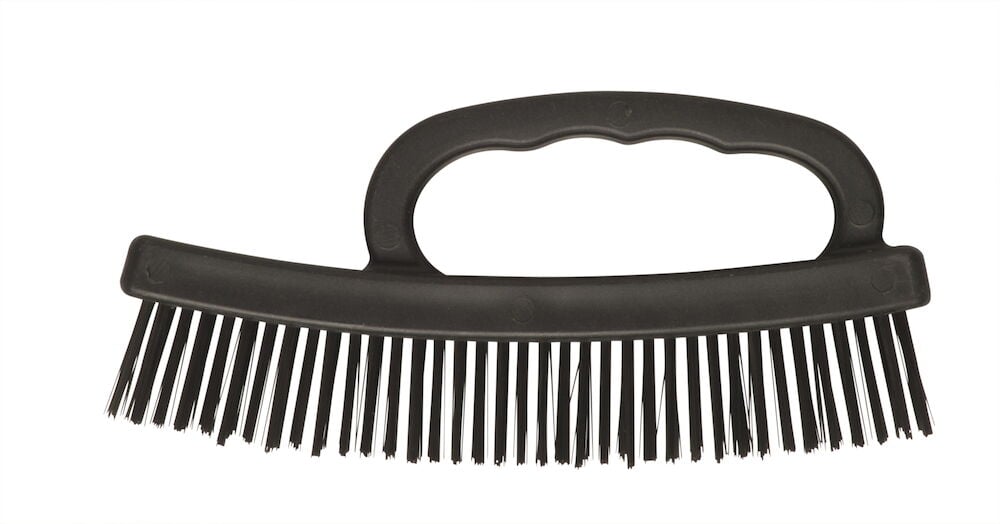 Svart stålbørste med håndtak og rette stålpigger.