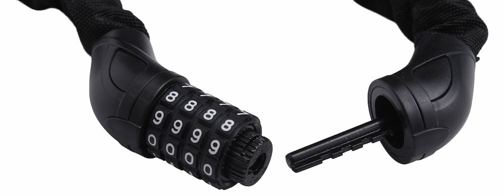 Musta ketjulukko nelinumeroisella yhdistelmällä ja teräsketjulla.