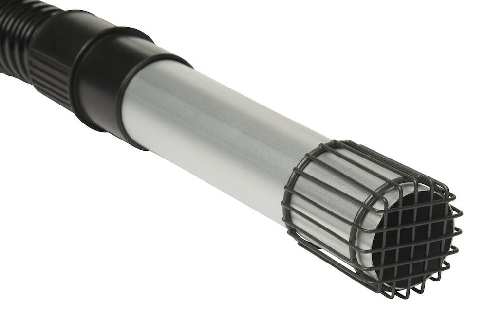 Metallrör med svart skyddsgaller för asksug.