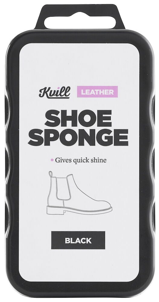 Svart skoputssvamp i plastförpackning för läderskor.