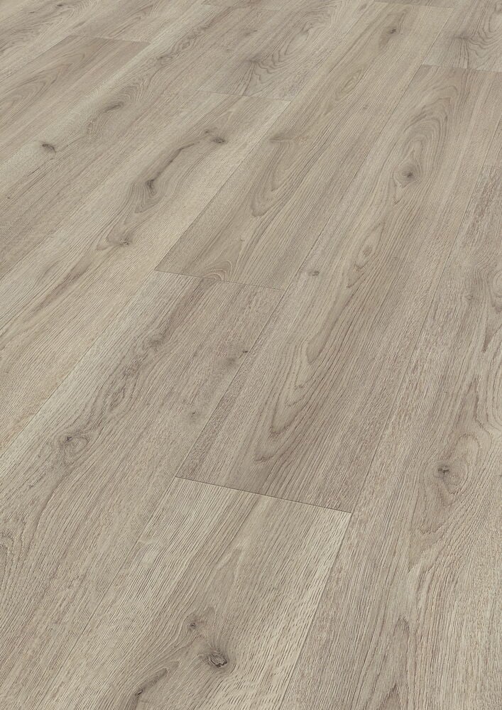 Lyst grått laminatgulv med trestruktur og fasade kanter.