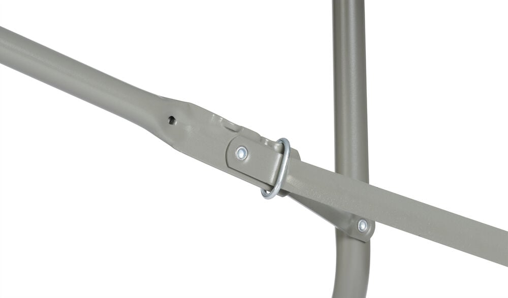 Metallbeine mit Verriegelungsmechanismus auf klappbarem Tisch.