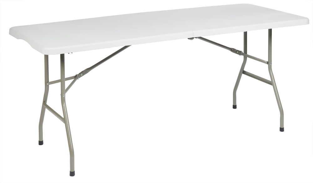 Klappbarer offwhite Tisch mit grauen Metallbeinen.