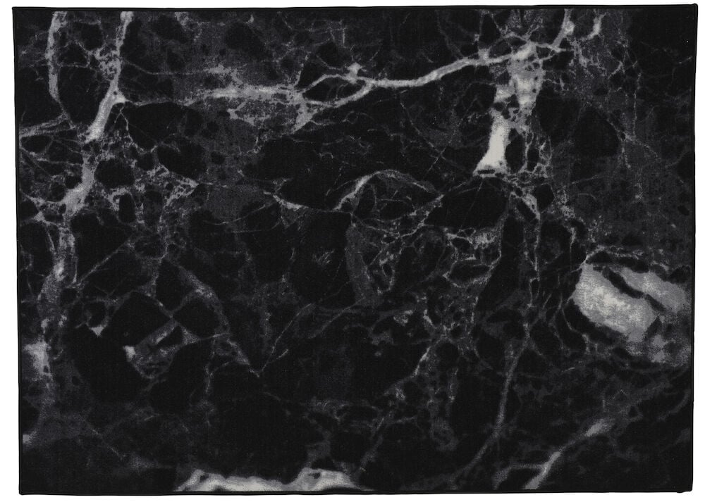 Musta matto, jossa on valkoinen marmorikuvio, koneellisesti tuftattu.