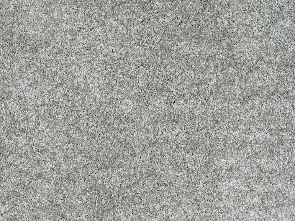 Grå mjuk matta med tät lugg.