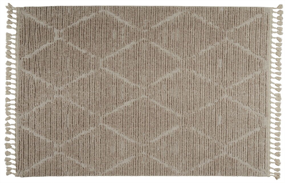 Beige suorakulmainen matto hapsuilla ja kuvioilla.