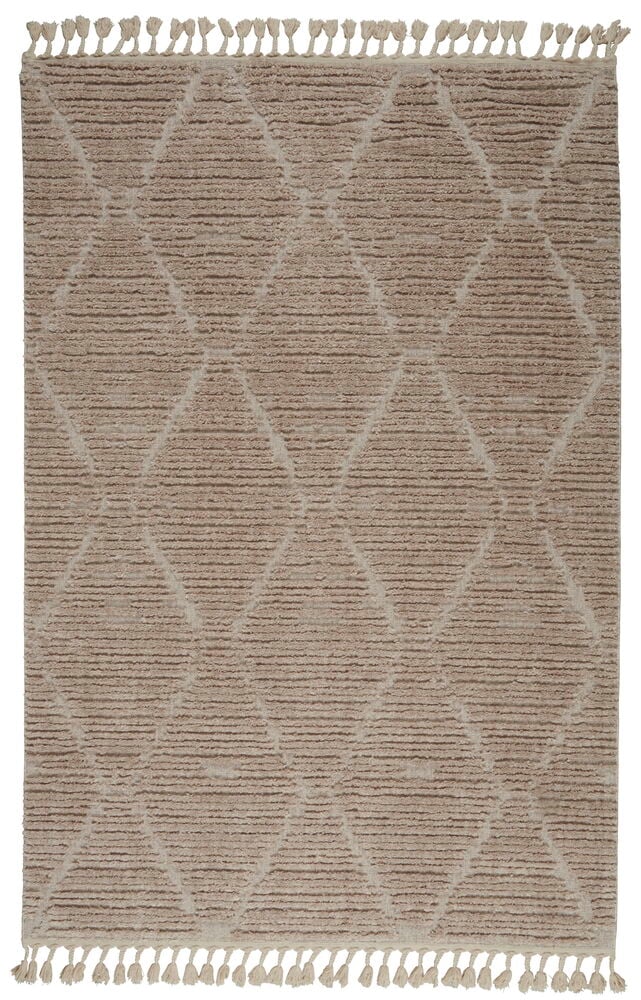 Beige polyester Matta Kenza 240x340 cm med texturerad yta, diamantmönster och tofsar på två sidor.