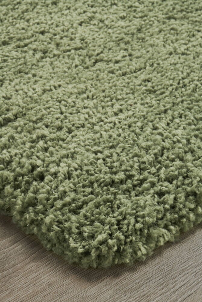 Grön mjuk matta med ull-liknande textur.