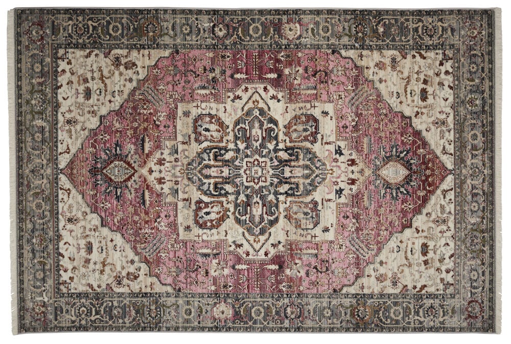 Itämainen monivärinen matto koristeellisella kuviolla.