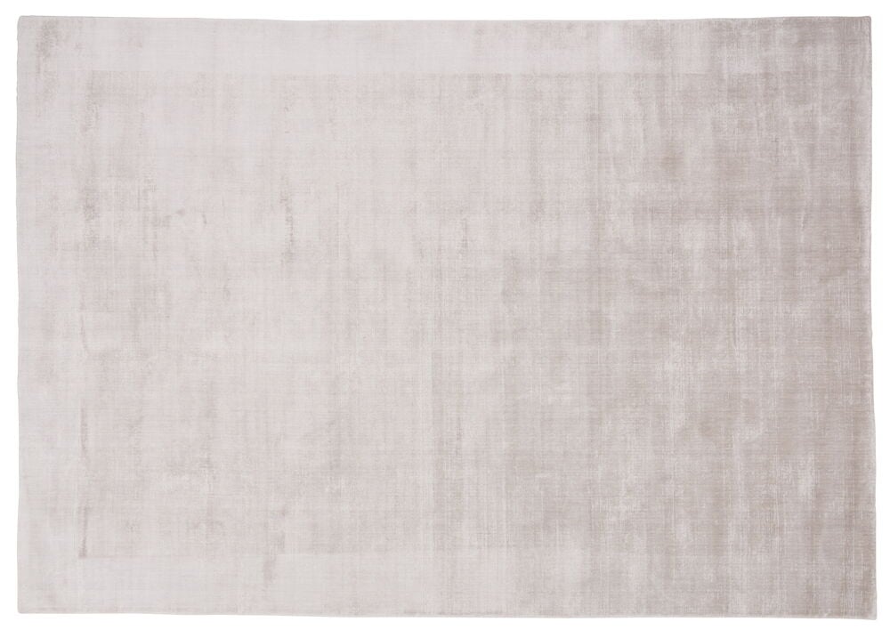 Beige handvävd matta med diskret glans.