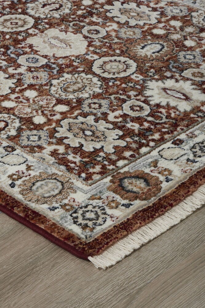 Hörnet av en orientaliskt mönstrad multifärgad matta.