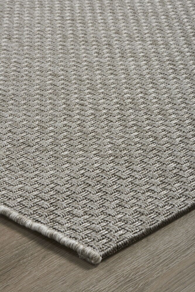Grå matta med sisalliknande mönster på trägolv.