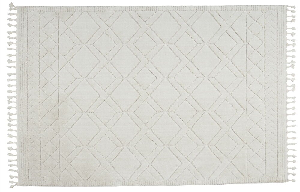 Off-white matta med geometriskt mönster och fransar.