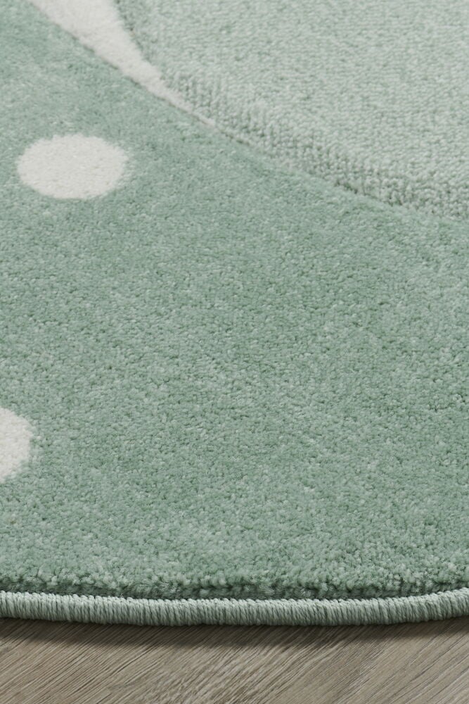 Grön rund matta med vita prickar.