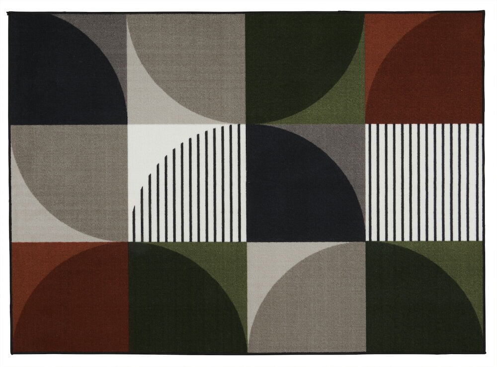 Suorakulmainen monivärinen matto graafisella kuviolla.