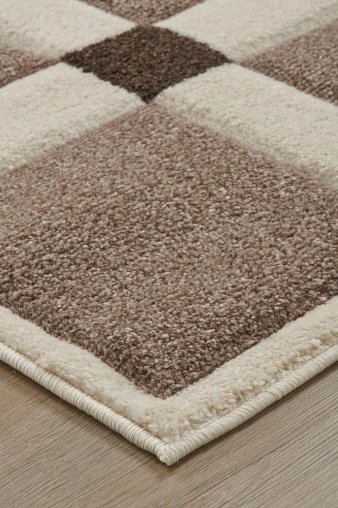Brun matta med rutmönster och kort lugg.