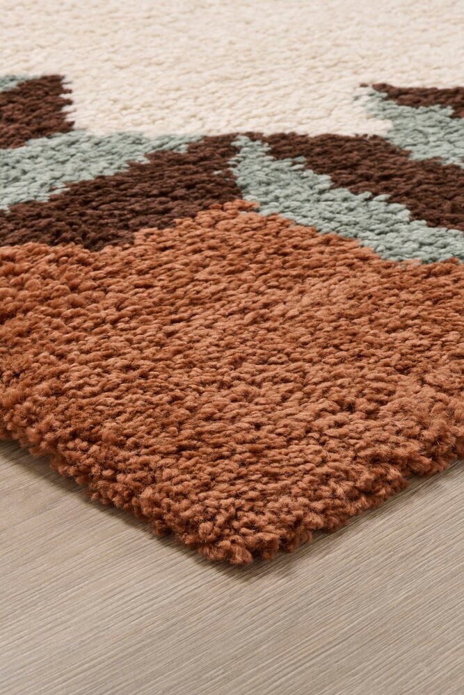 Närbild av brun och grön mönstrad matta.
