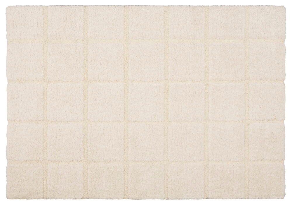 Ljusbeige matta med rutmönster och mjuk yta.