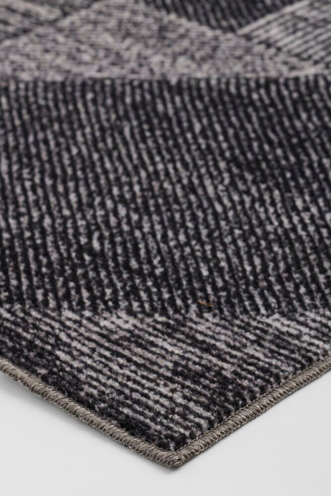 Dunkelgrau Polyamid Teppich Tina 133x185 cm mit diagonalem Streifenmuster und umrandetem Saum.