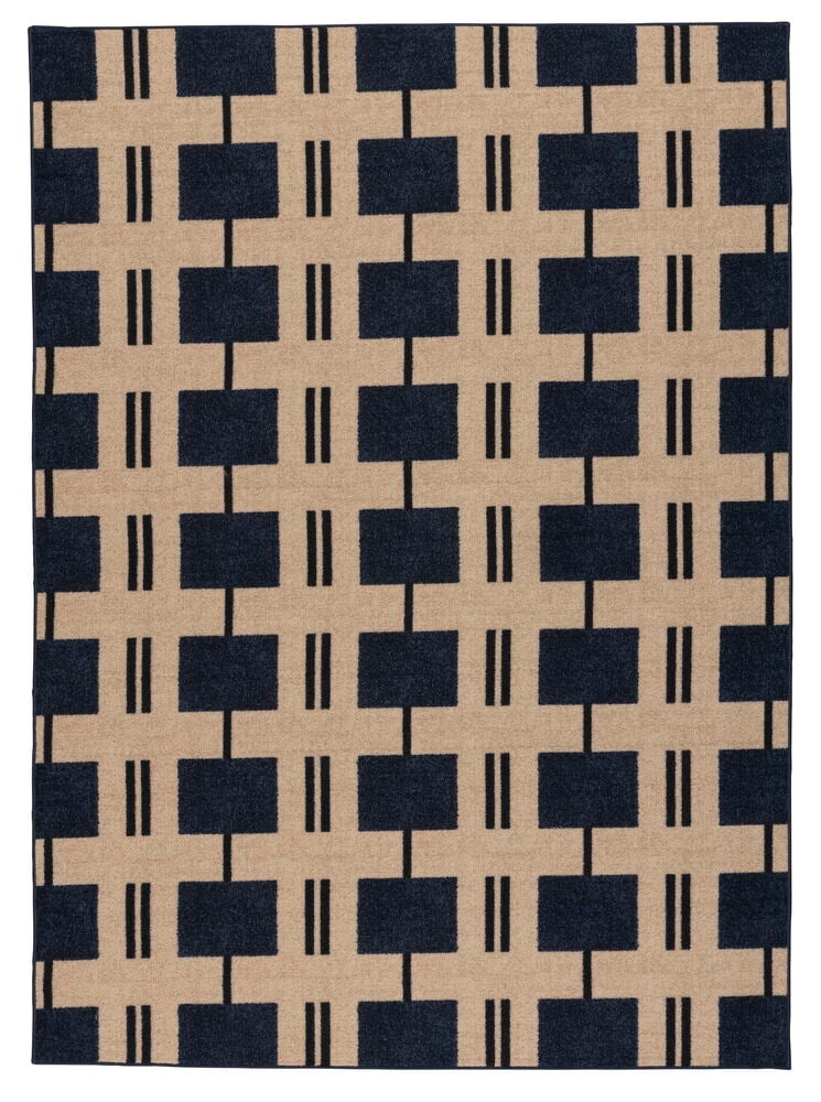 Et blått polyamid Teppe Ellinor med mørkeblått geometrisk rektangel- og linjemønster på beige bakgrunn.