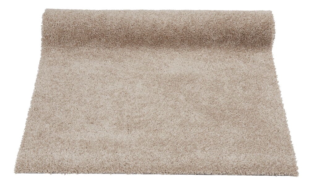 Beiger Läufer aus Polypropylen auf weißem Hintergrund.