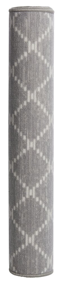 Upprullad grå gångmatta med diskret geometriskt mönster.