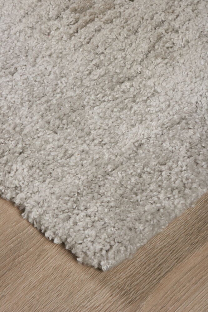 Hellgrauer Läufer mit Woll-Optik auf Holzboden.