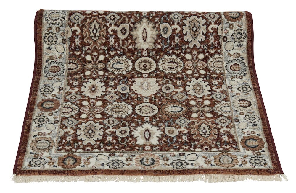 Mehrfarbiger Teppich mit orientalischem Muster und Fransen.