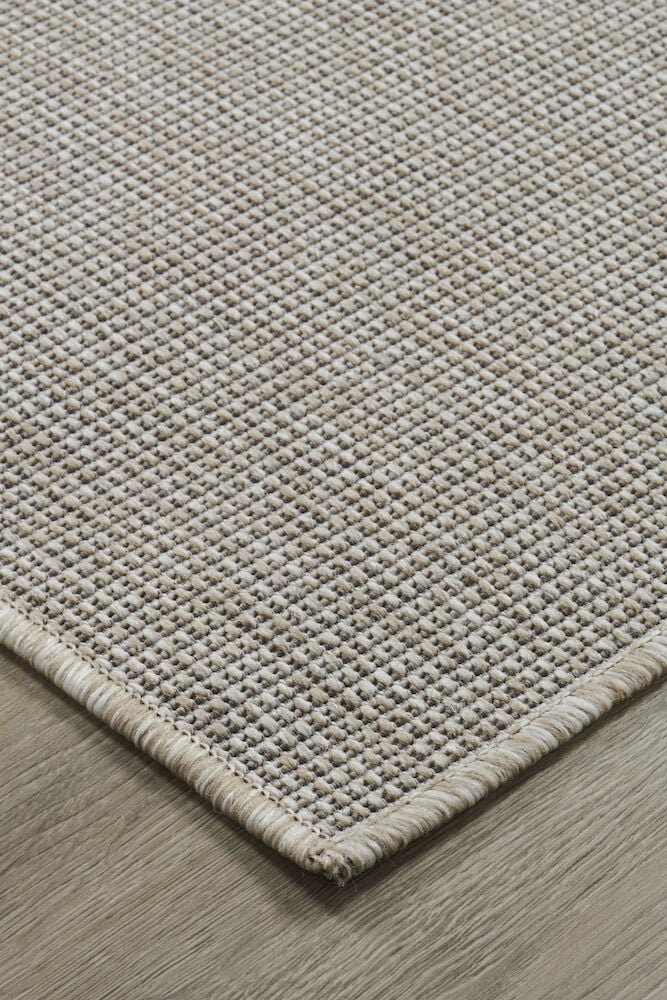 Beige polypropenmatta med sisalliknande struktur.