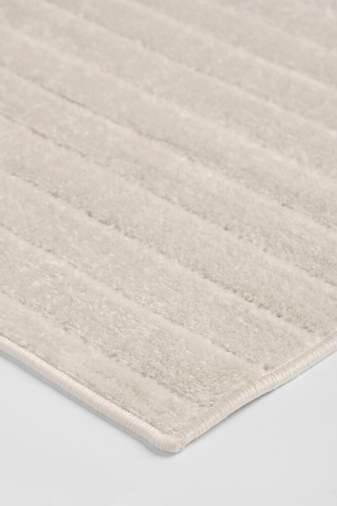 Nahaufnahme eines off-white Läufer Billie aus Polypropylen mit gerippter Textur und genähtem Rand.