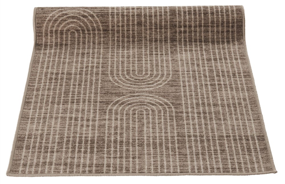 Brun gångmatta med grafiskt mönster och gummibaksida.