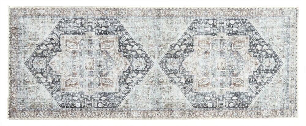 Suorakulmainen monivärinen käytävämatto, jossa on itämainen kuvio.