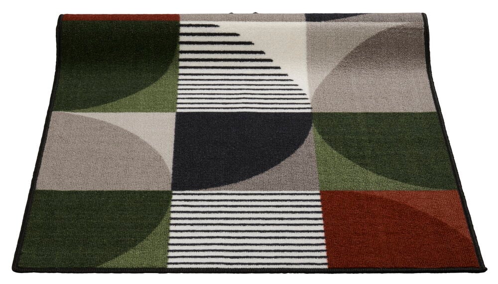 Käytävämatto abstraktilla kuvioinnilla useissa väreissä.