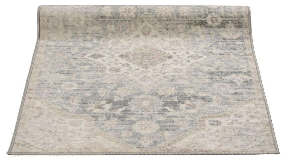 Harmaa käytävämatto, jossa on itämainen kuvio ja patina.