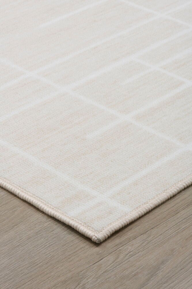 Ljusbeige gångmatta med grafiskt mönster på trägolv.