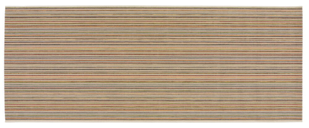 En multifärgad gångmatta med smala horisontella ränder.