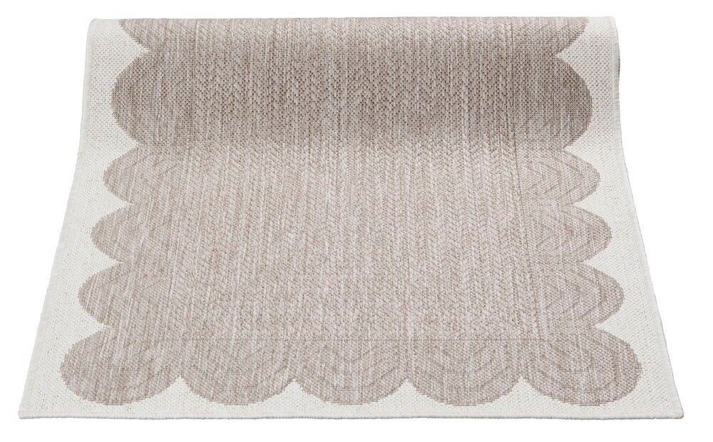 Beige käytävämatto, jossa on kuvioitu sileäksi kudottu pinta.