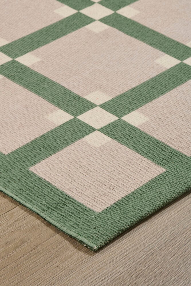 Grön Bomull matta med geometriskt diamantmönster i beige och grönt.