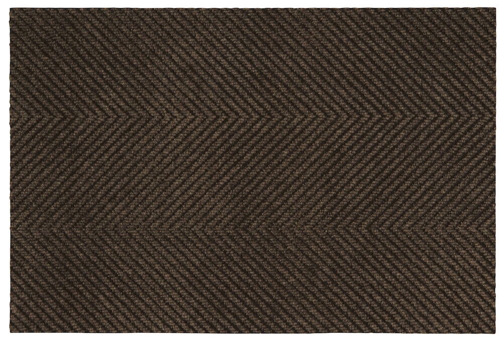 Brun rektangulär dörrmatta i polypropen med mönster.