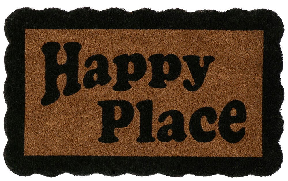 Brun kokosfibermatte med svart tekst 'Happy Place' og bølget Svart Kokosfiber kant, ovenfra.