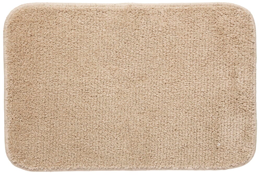 Rektangulär beige badrumsmatta med mjuk yta.