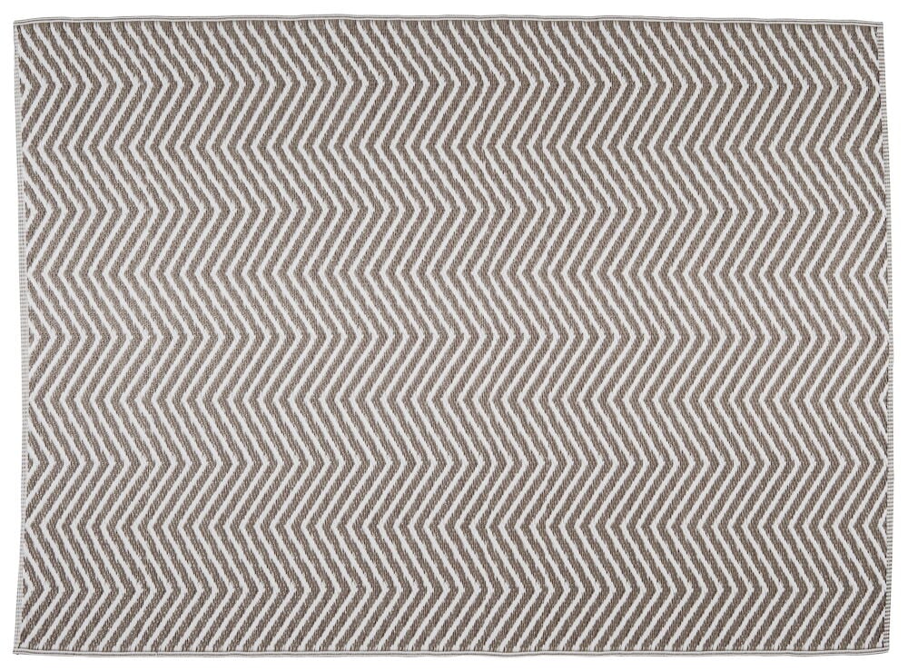 Ljusbrun matta med vitt sicksackmönster.