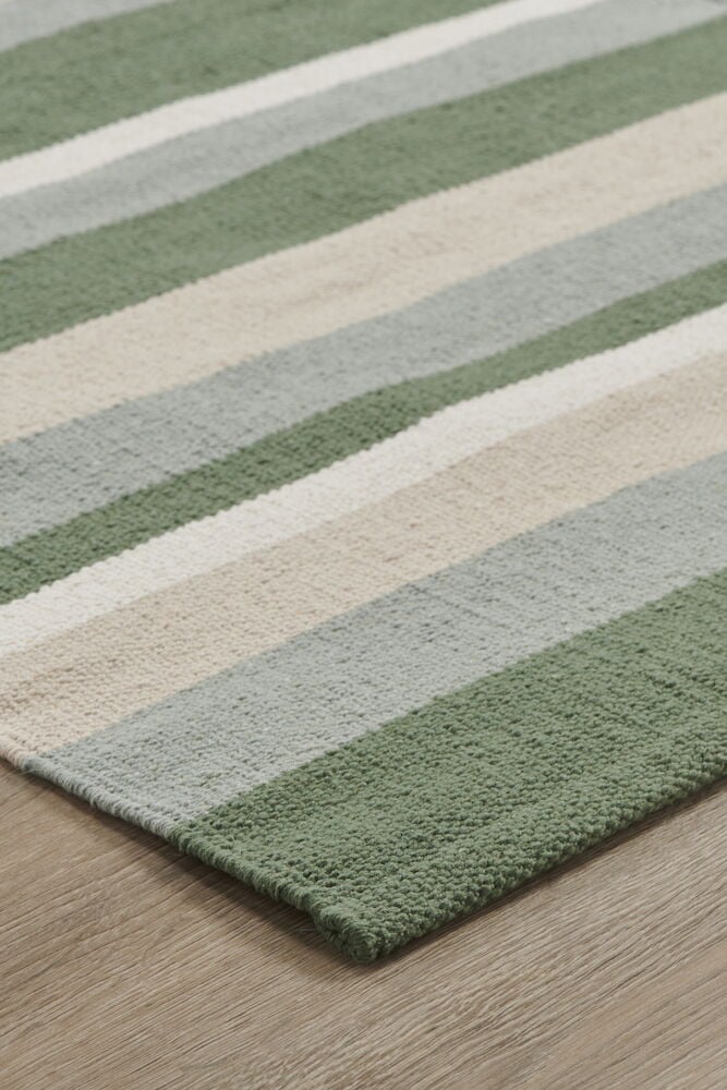 Rektangulärer Läufer mit grünen und beigen Streifen.