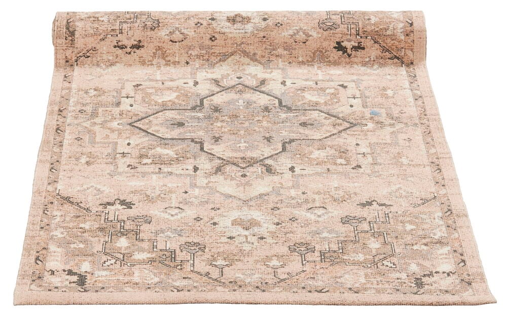 Rektangulär gångmatta med orientaliskt mönster.