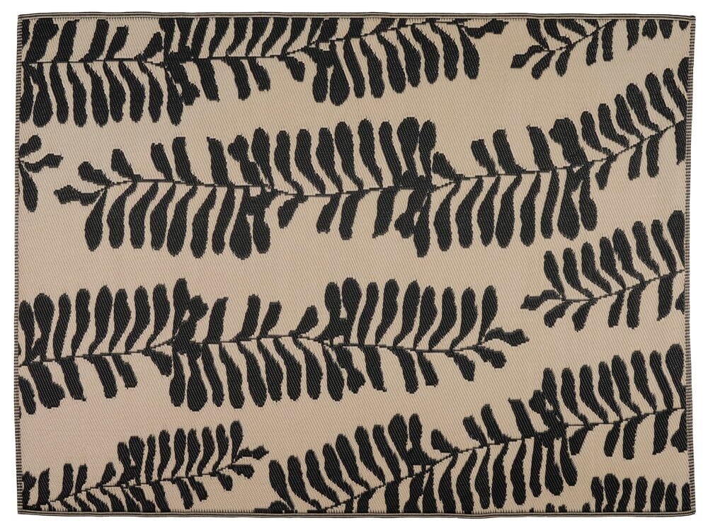 Beige utomhusmatta med svart bladmotiv.